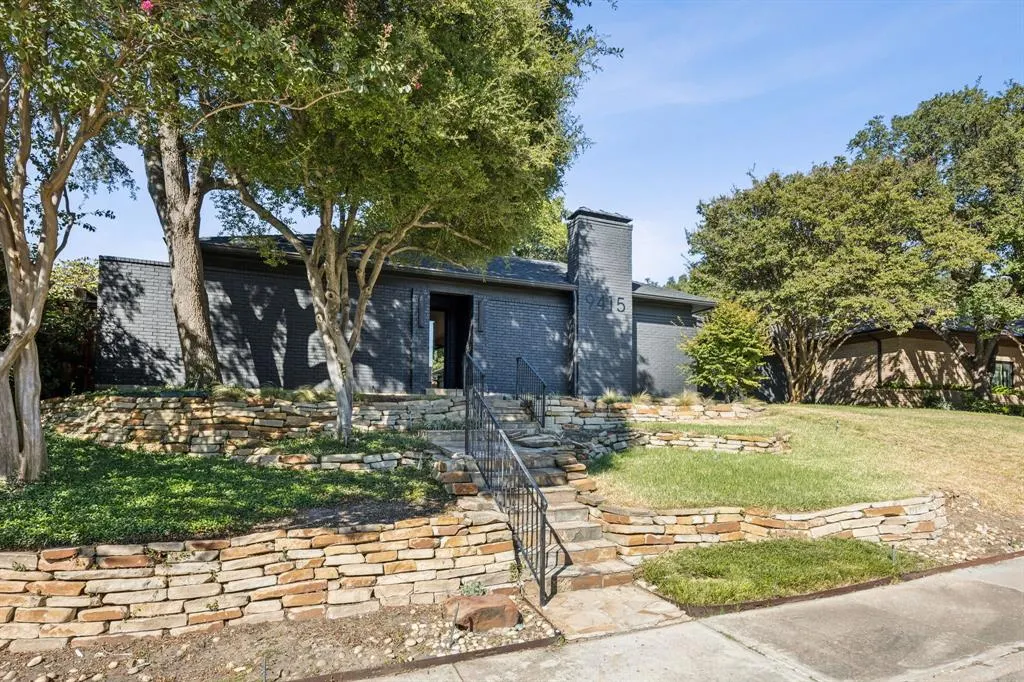 9415 Hill View Drive