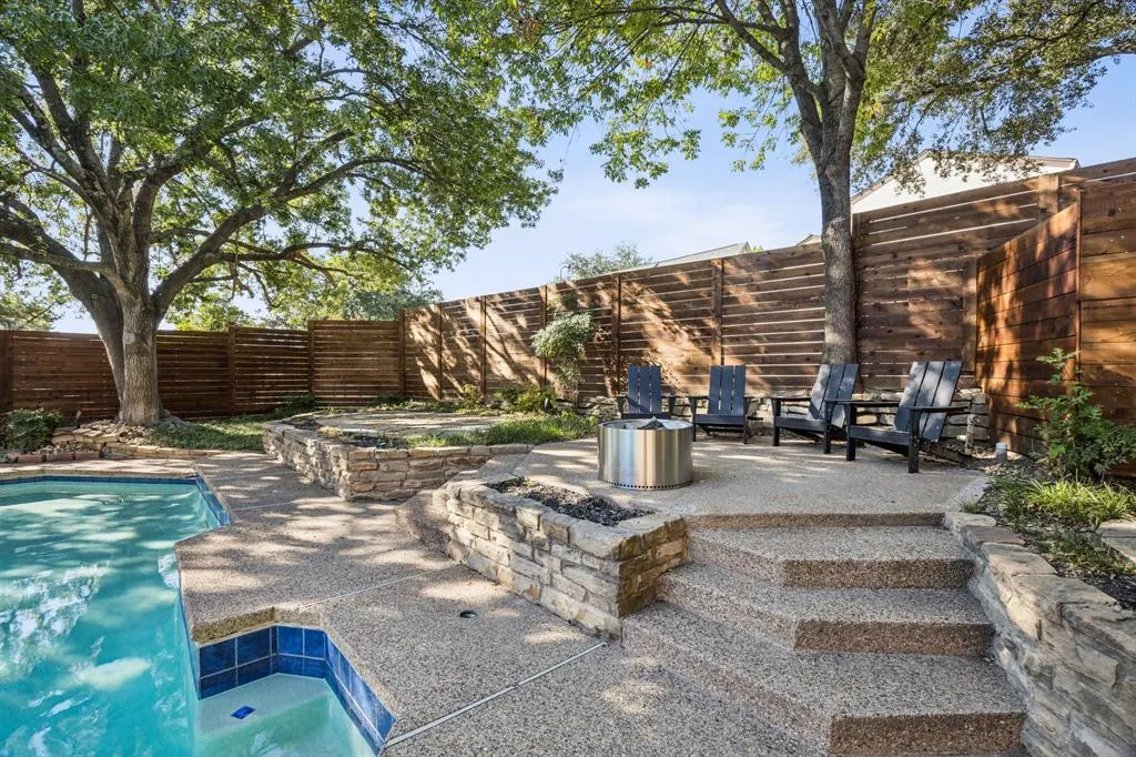 9415 Hill View Drive