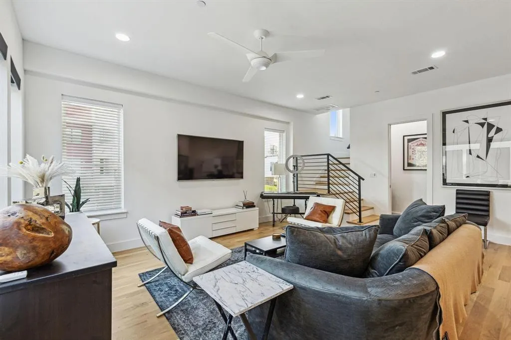 2916 Hawthorne Avenue, #101