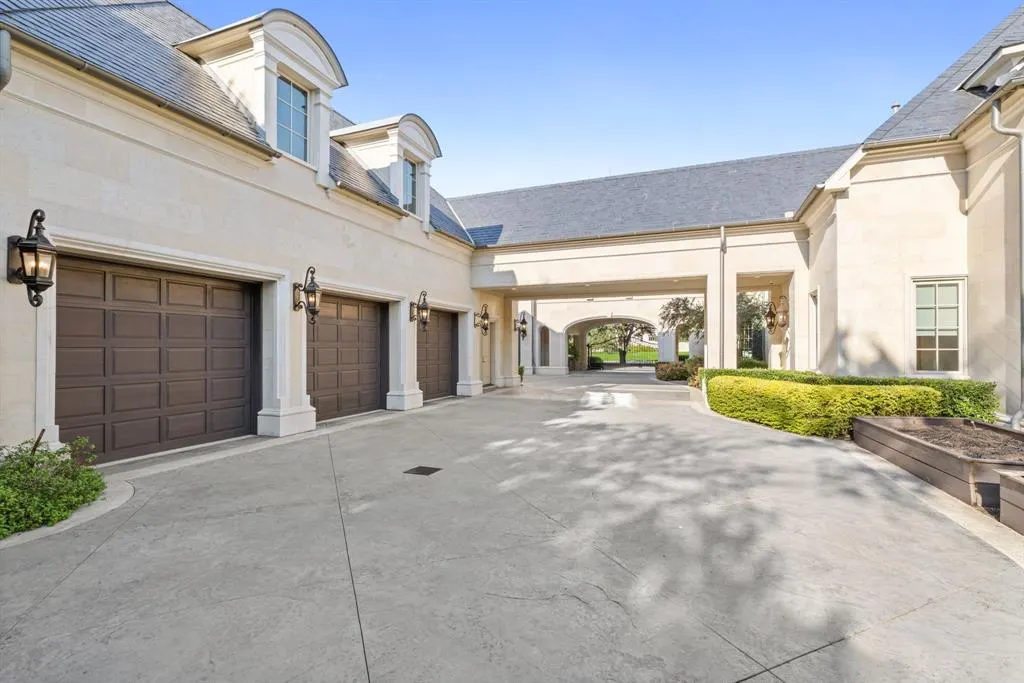 10617 Bridge Hollow Court