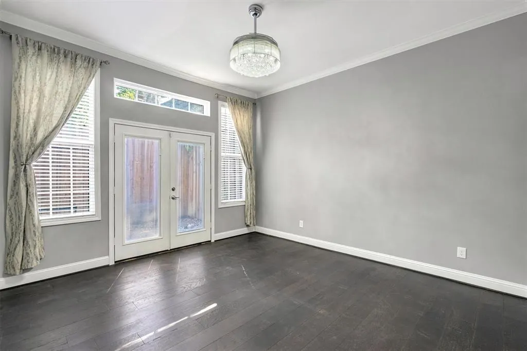 4511 Gilbert Avenue, #108