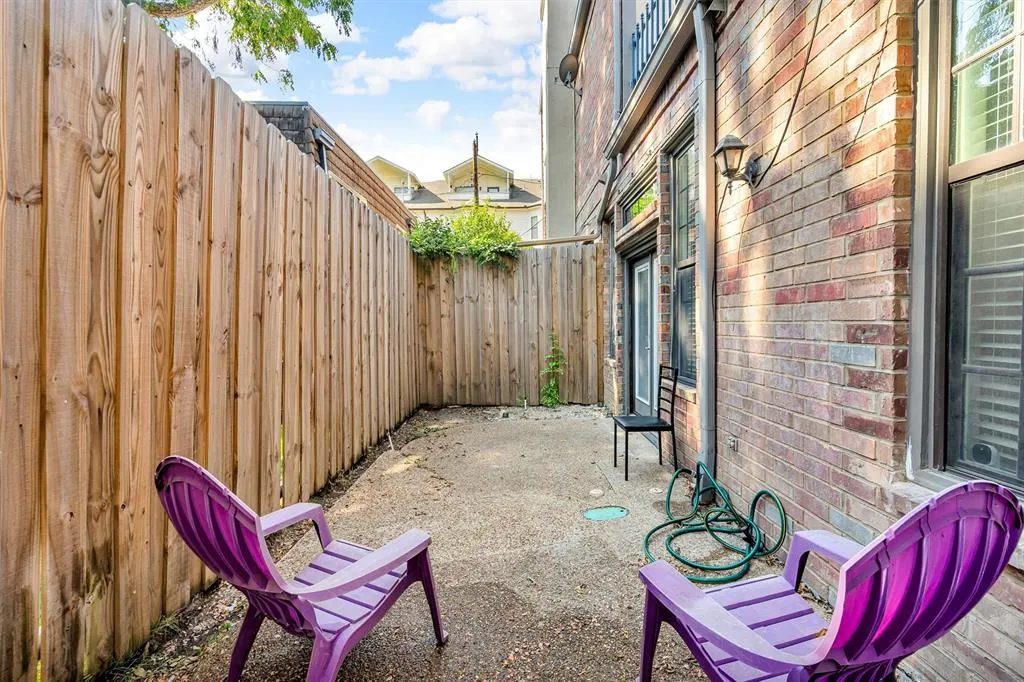 4511 Gilbert Avenue, #108