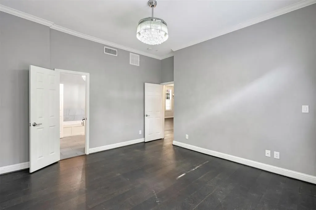 4511 Gilbert Avenue, #108