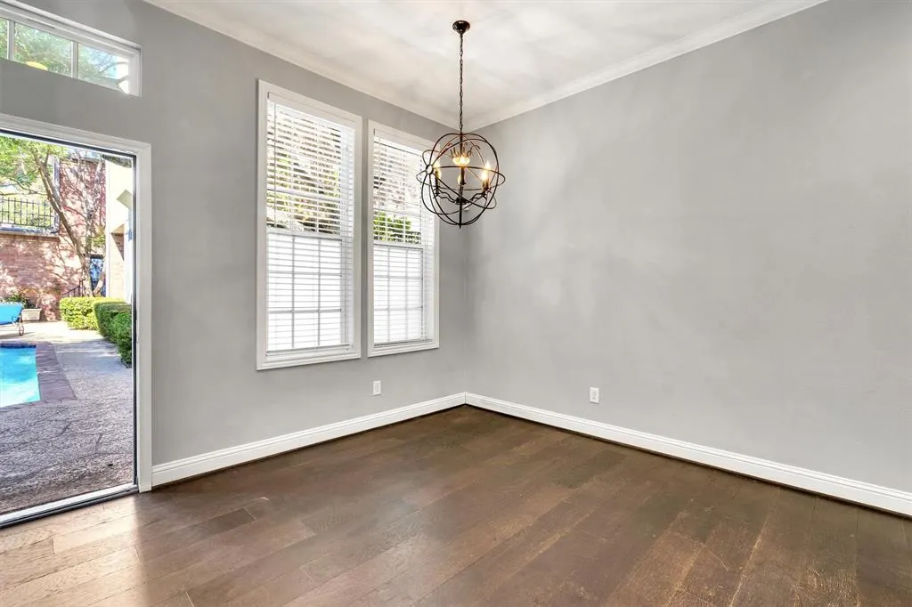 4511 Gilbert Avenue, #108