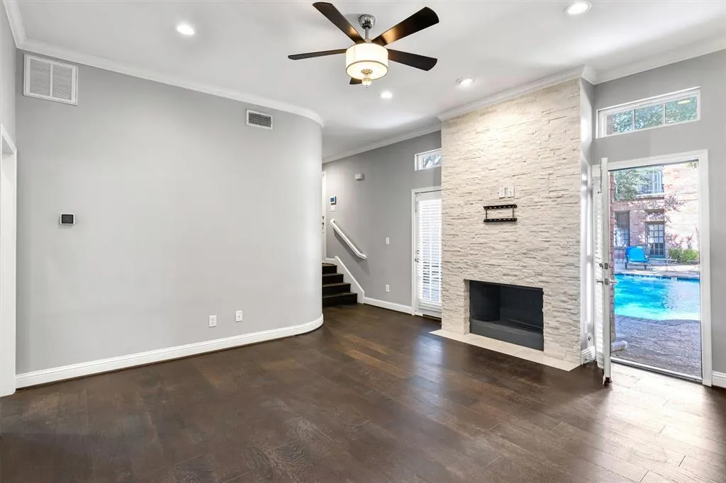 4511 Gilbert Avenue, #108