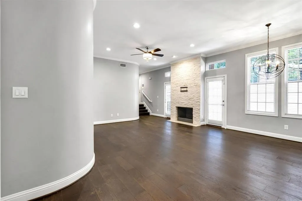 4511 Gilbert Avenue, #108