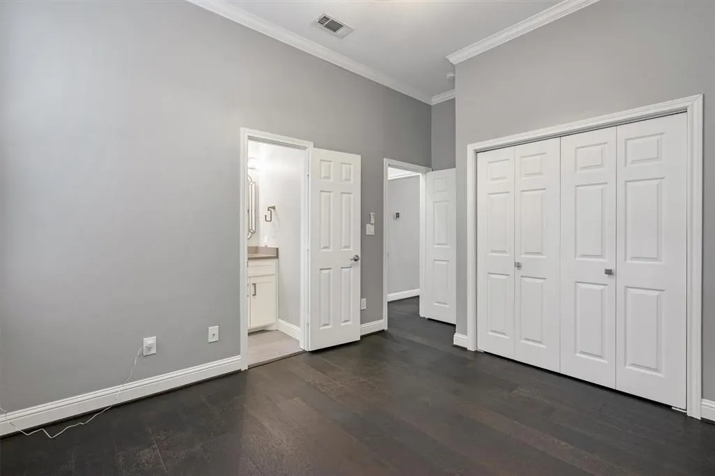 4511 Gilbert Avenue, #108