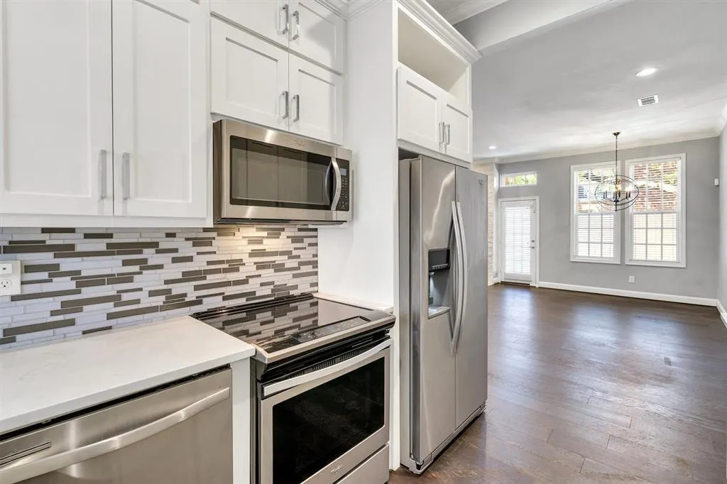 4511 Gilbert Avenue, #108