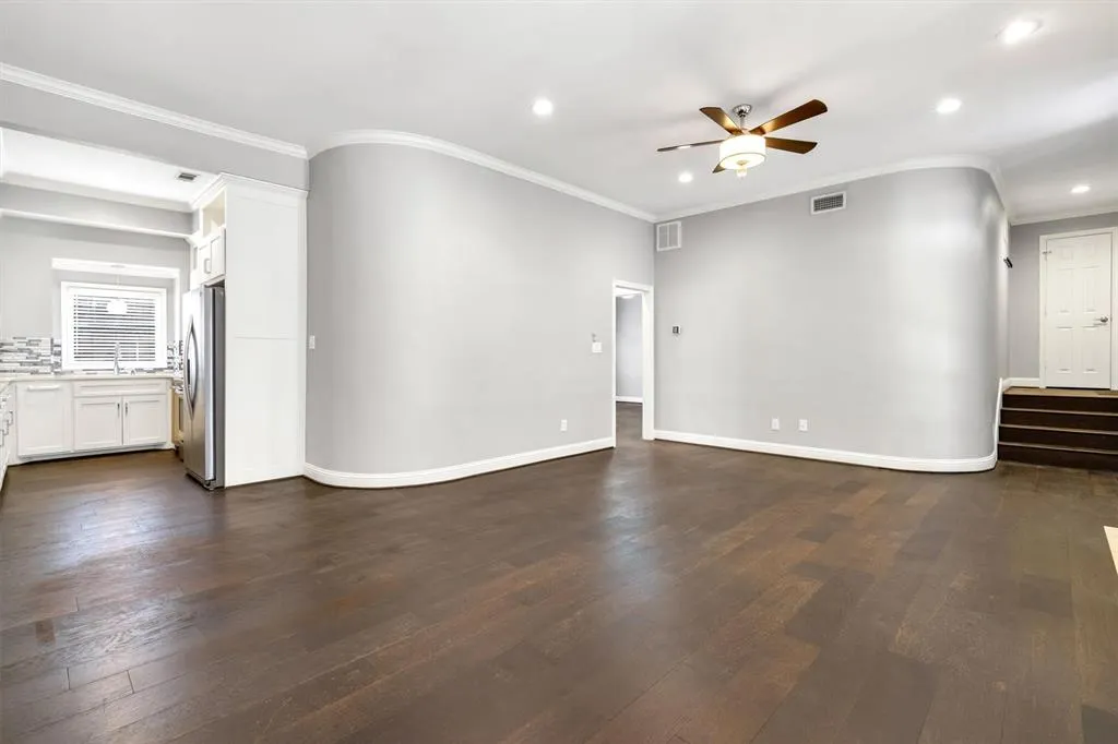 4511 Gilbert Avenue, #108