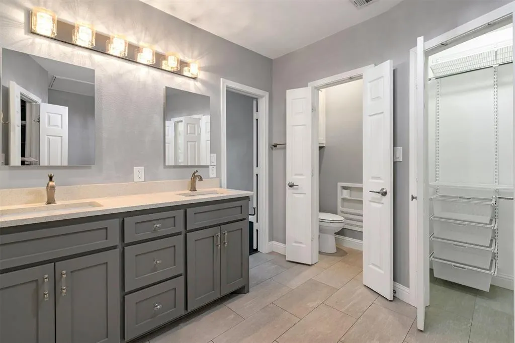 4511 Gilbert Avenue, #108