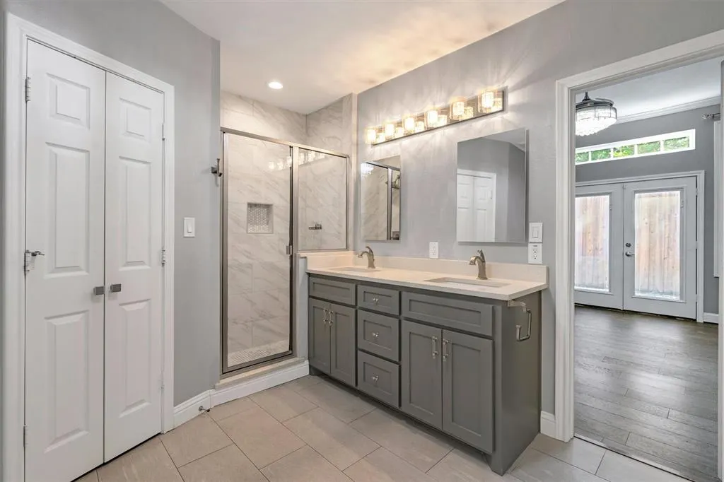 4511 Gilbert Avenue, #108