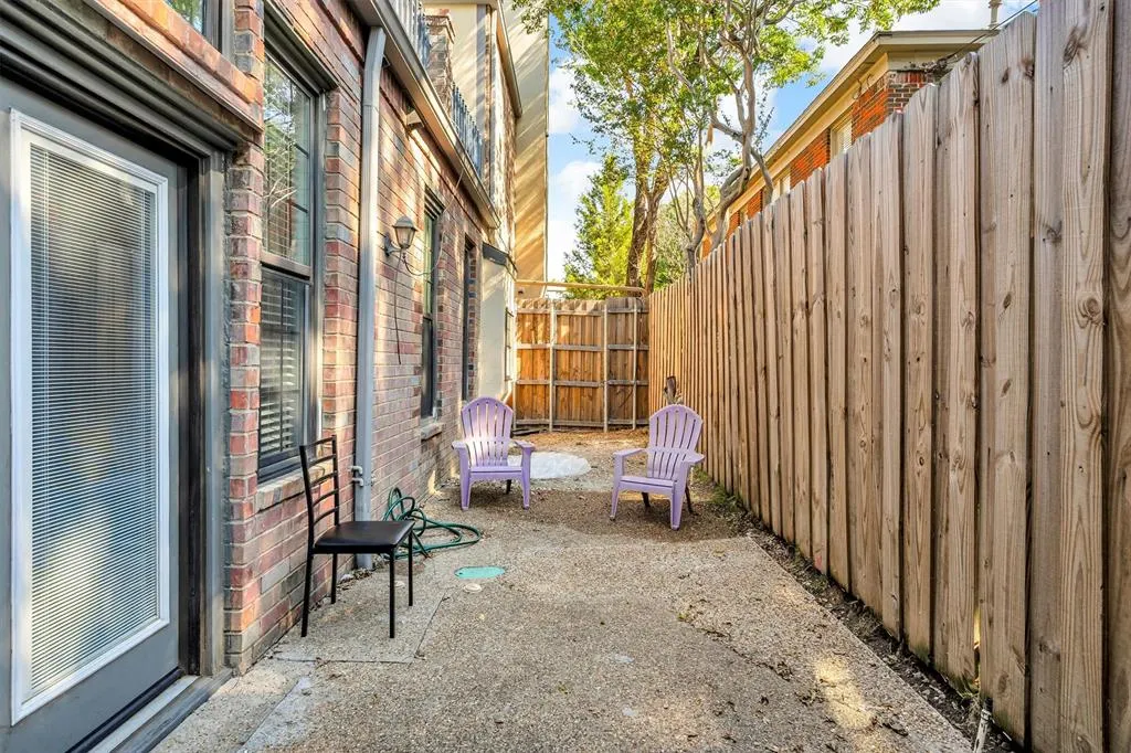 4511 Gilbert Avenue, #108