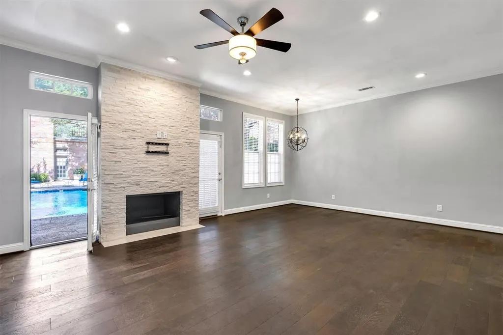 4511 Gilbert Avenue, #108