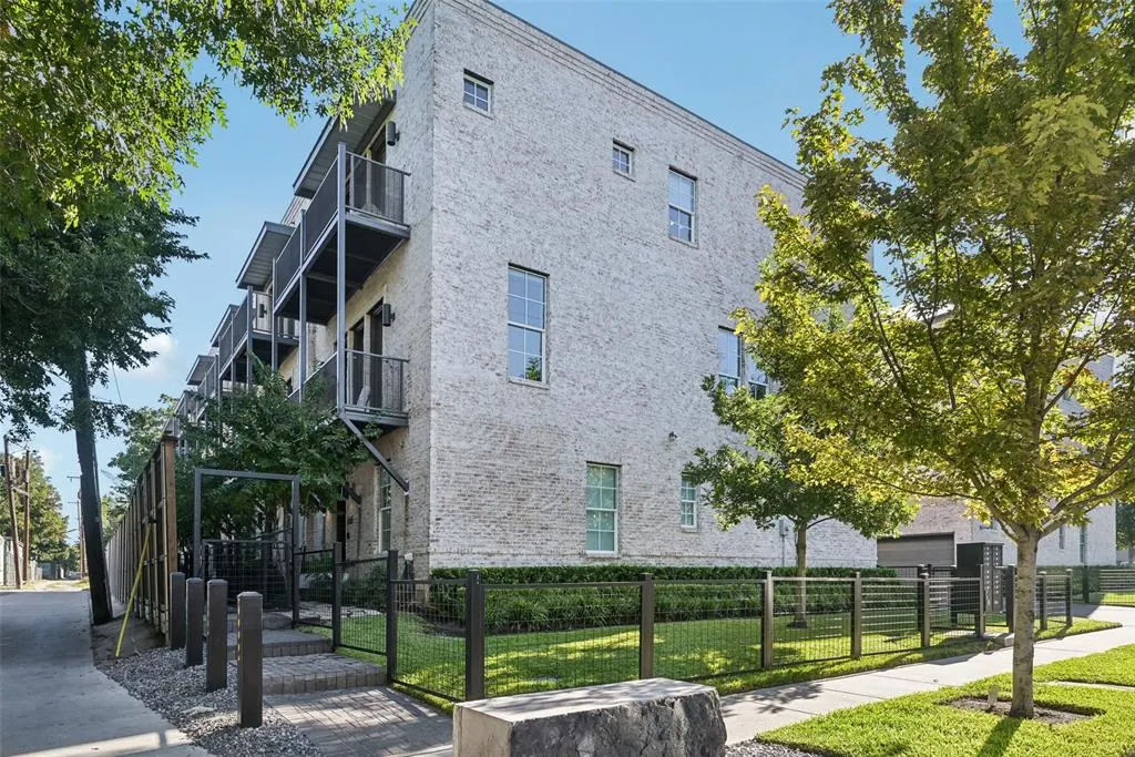 2815 Lynlock Court