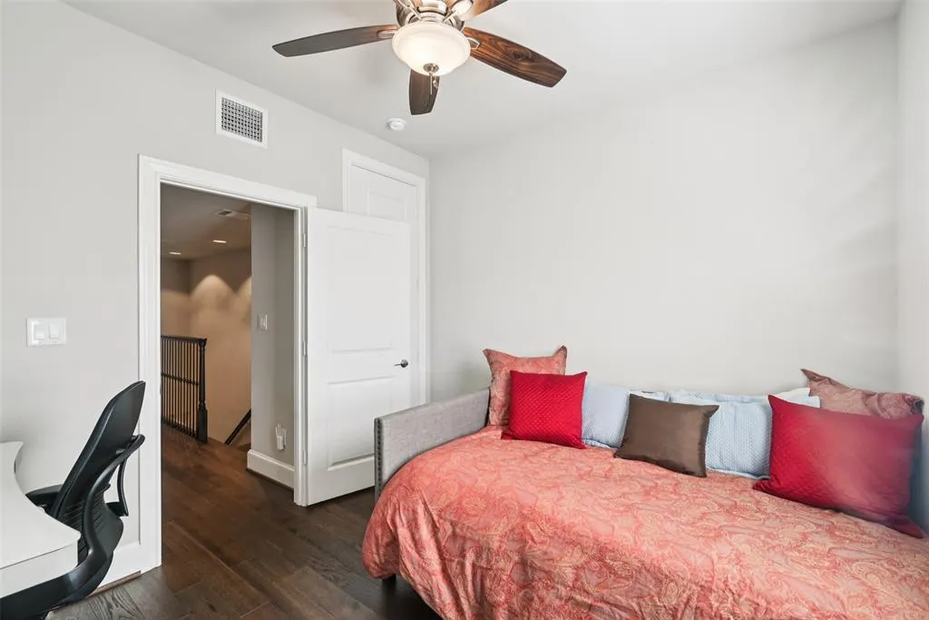 2815 Lynlock Court
