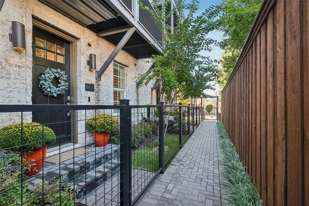 2815 Lynlock Court