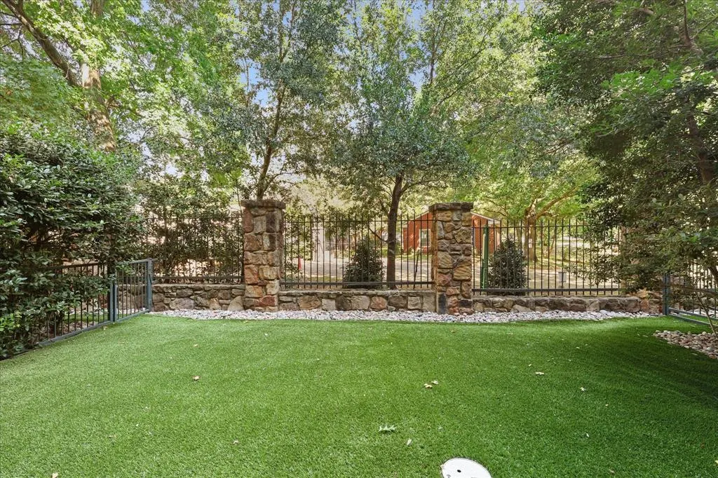 2950 Mckinney Avenue, #104