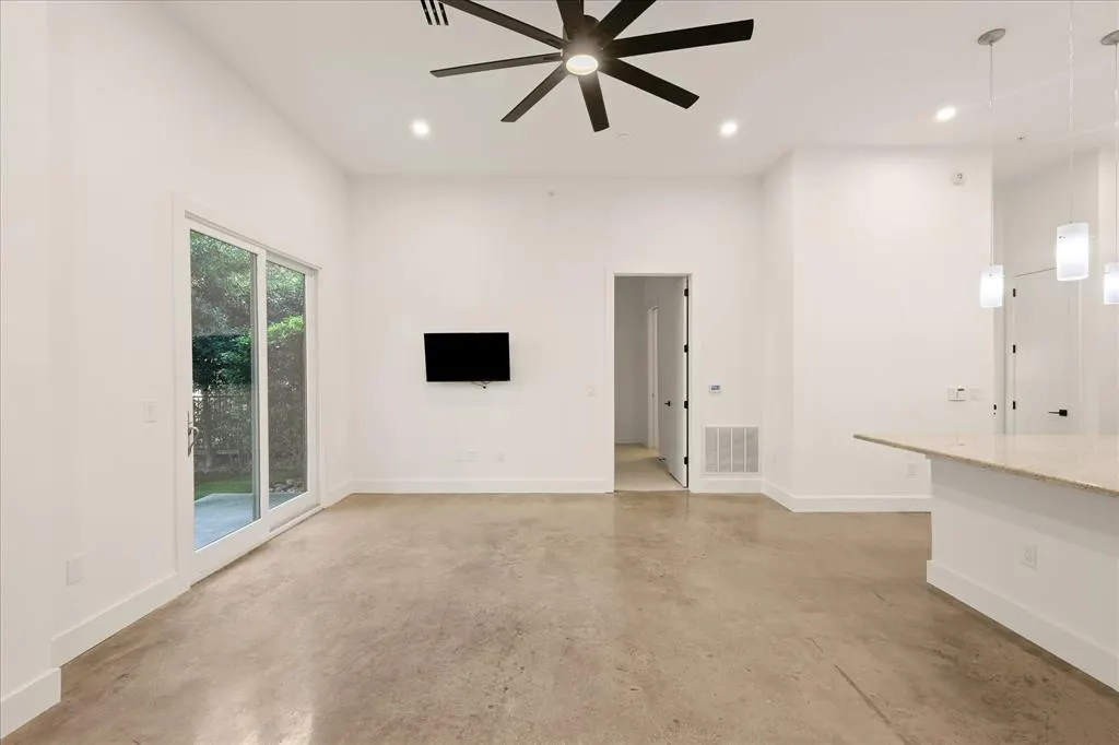 2950 Mckinney Avenue, #104