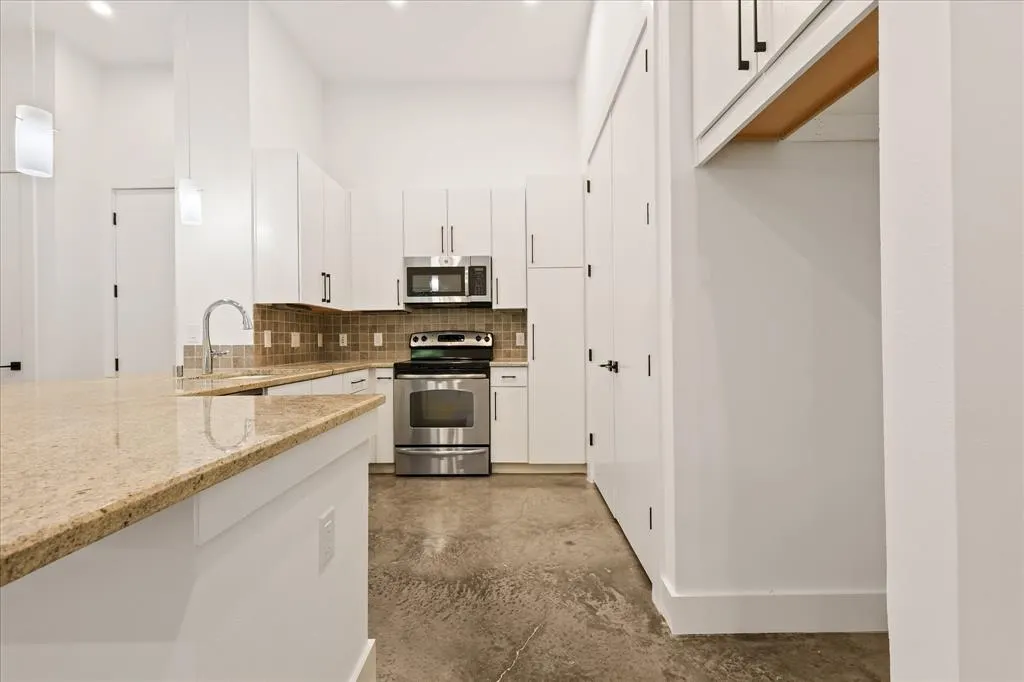 2950 Mckinney Avenue, #104