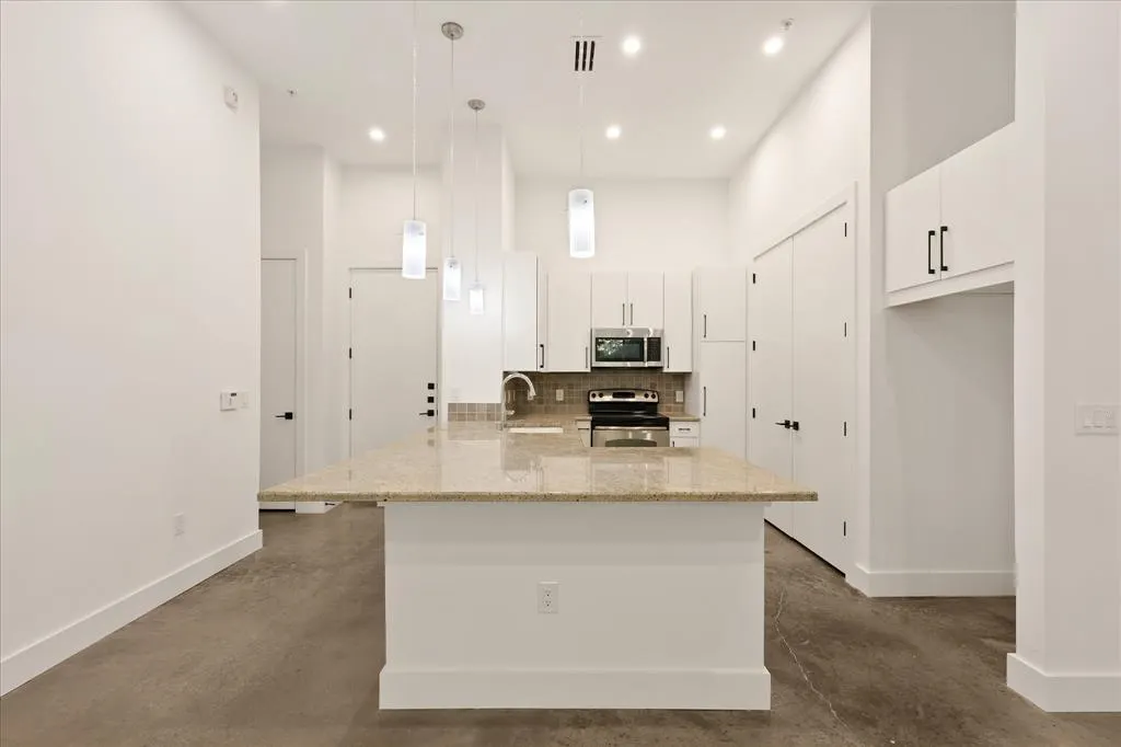 2950 Mckinney Avenue, #104