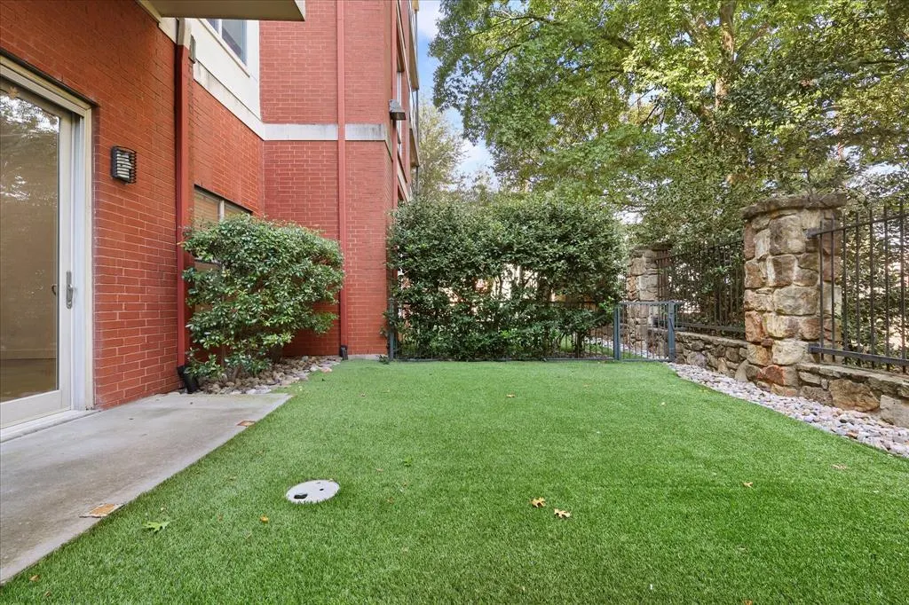 2950 Mckinney Avenue, #104