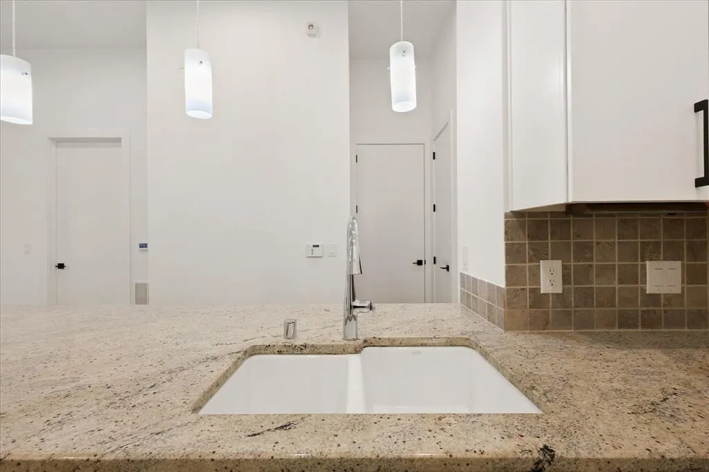 2950 Mckinney Avenue, #104