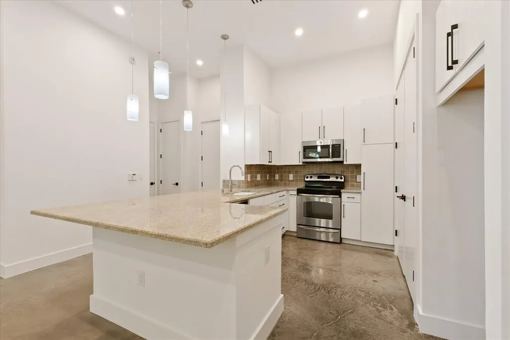 2950 Mckinney Avenue, #104