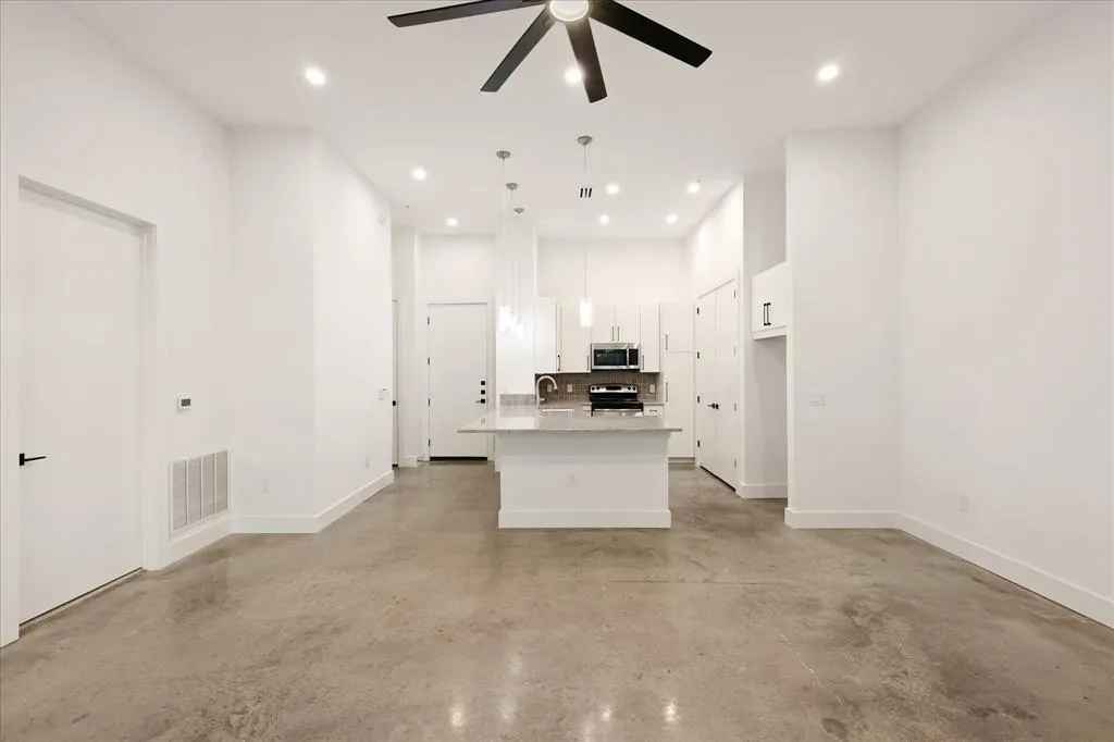2950 Mckinney Avenue, #104