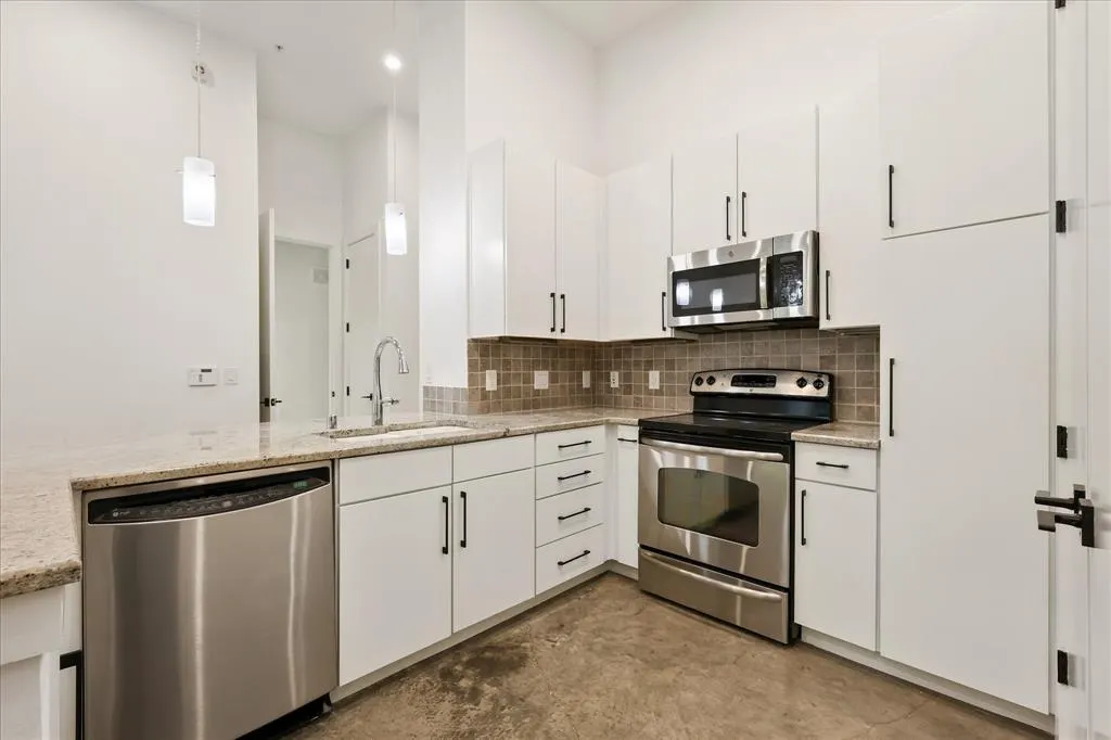 2950 Mckinney Avenue, #104
