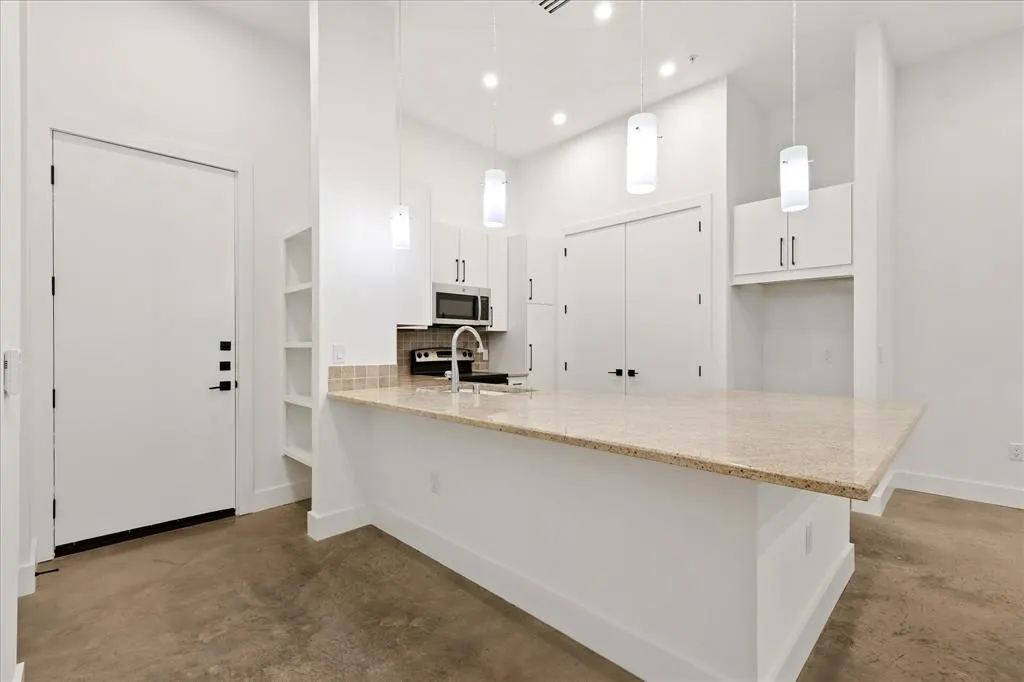 2950 Mckinney Avenue, #104