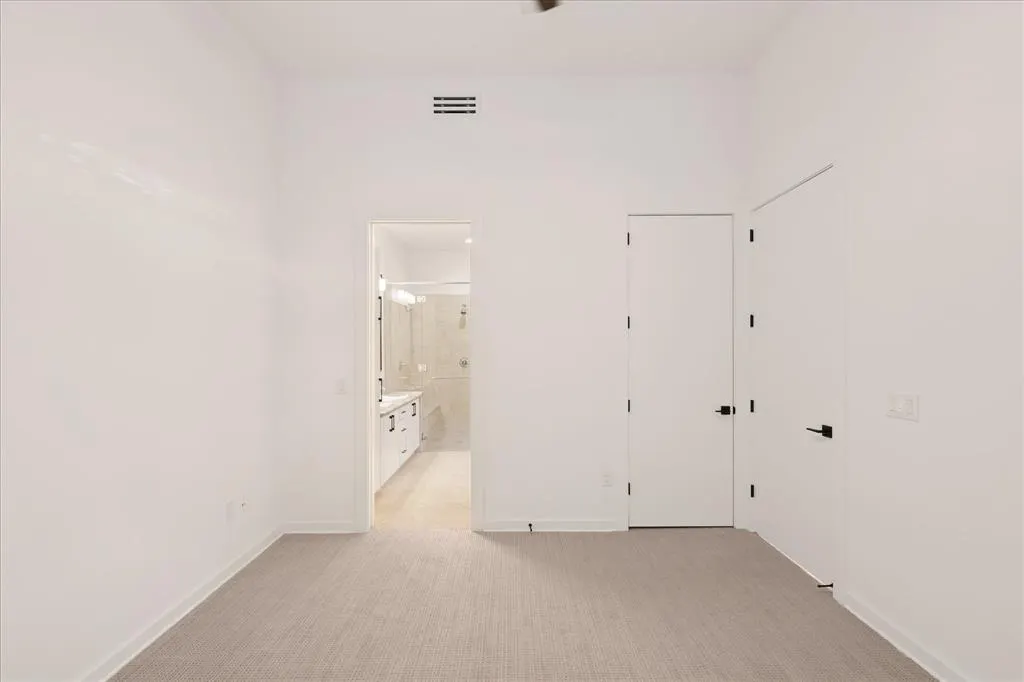 2950 Mckinney Avenue, #104
