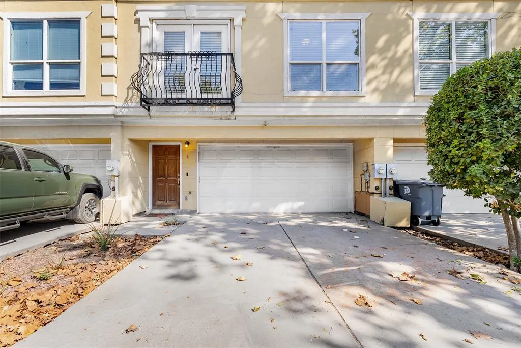 5803 Hudson Street, #2