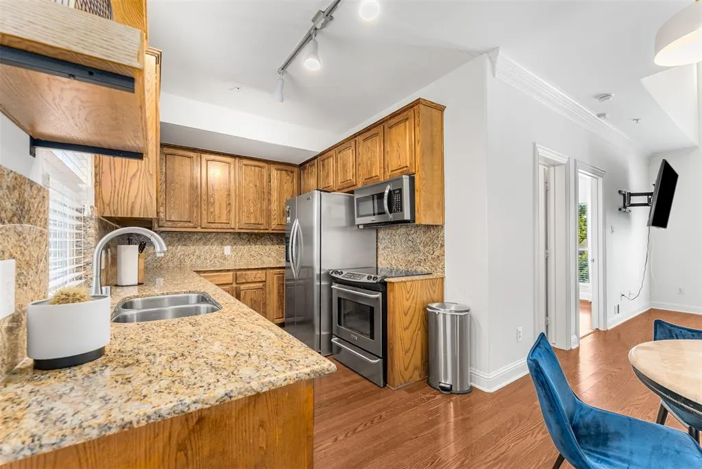5803 Hudson Street, #2