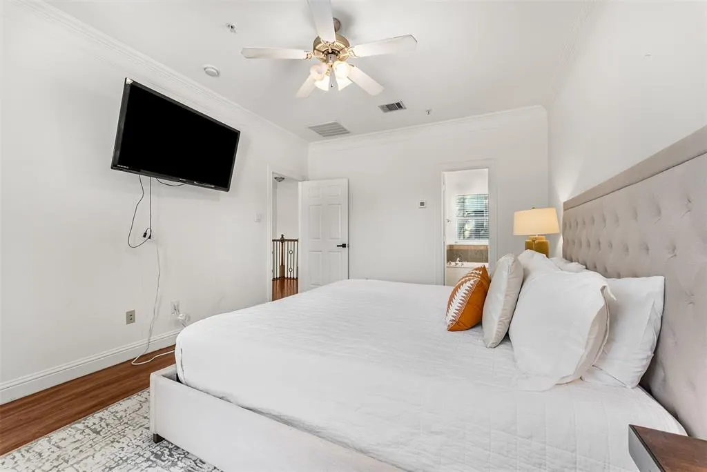 5803 Hudson Street, #2