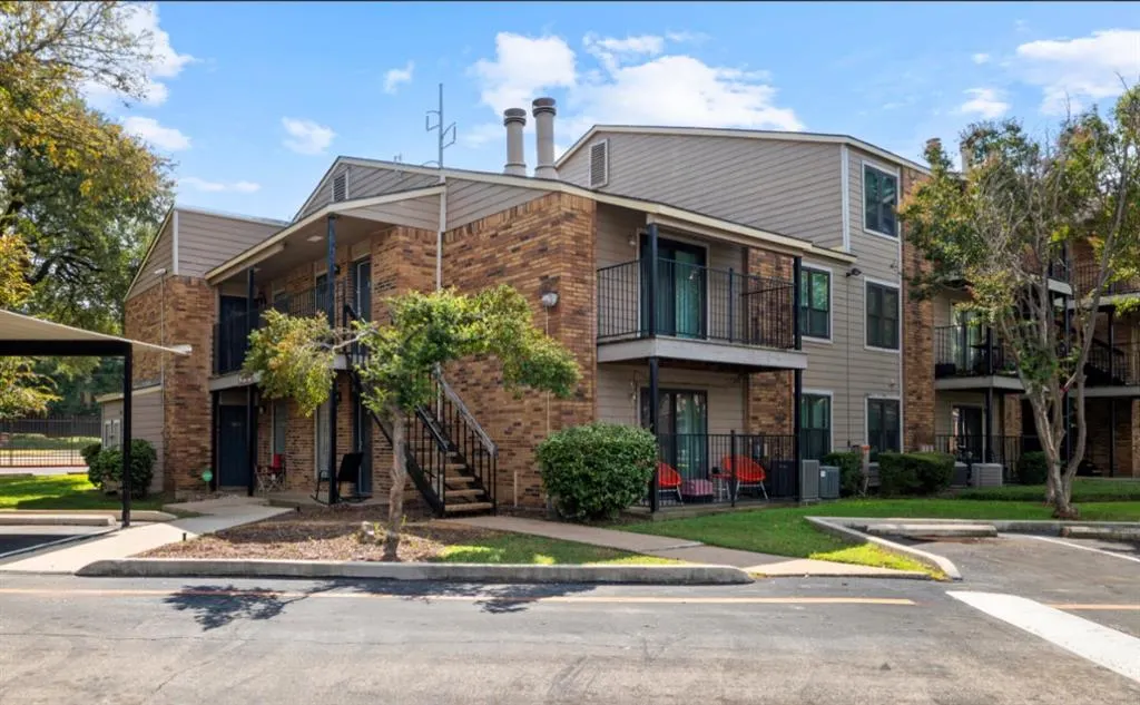 8109 Skillman Street, #2001