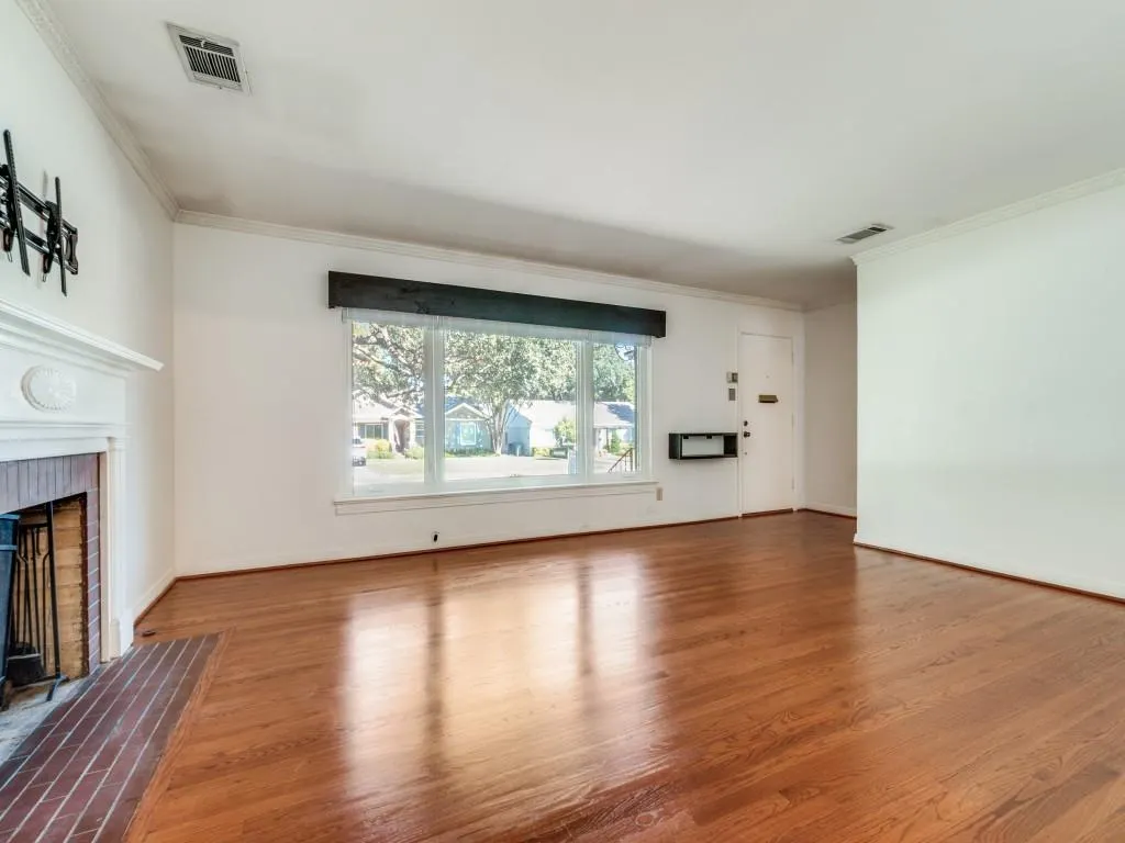 6150 Ravendale Lane