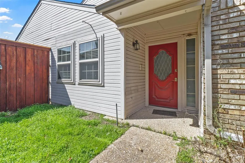 2705 Pinery Lane