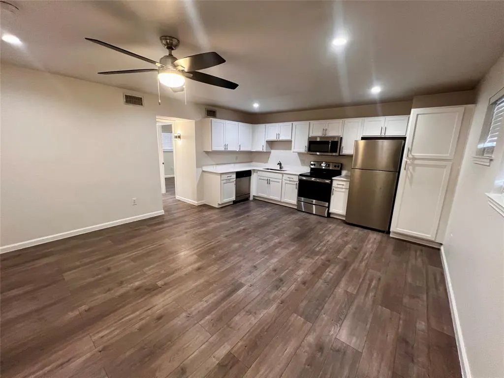 5010 San Jacinto, #204