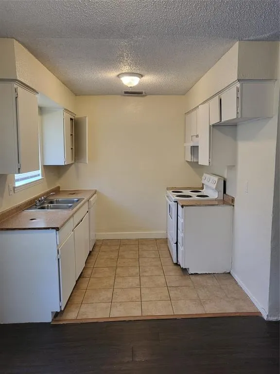 1417 Laura Lane