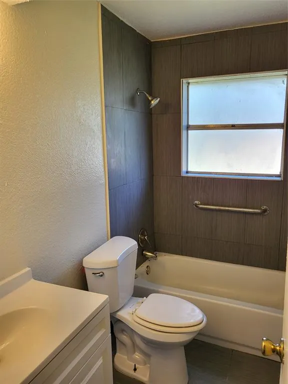1417 Laura Lane