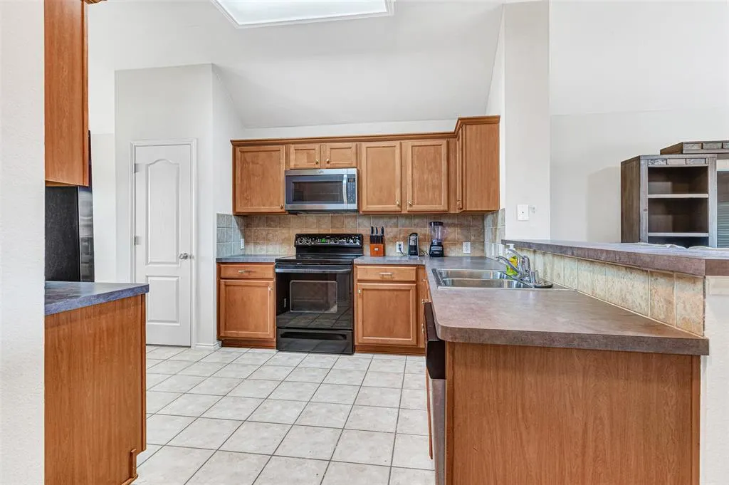 1728 River Oaks Drive