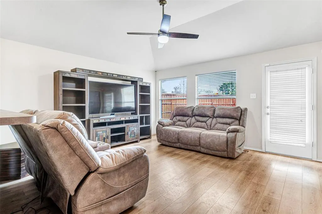 1728 River Oaks Drive