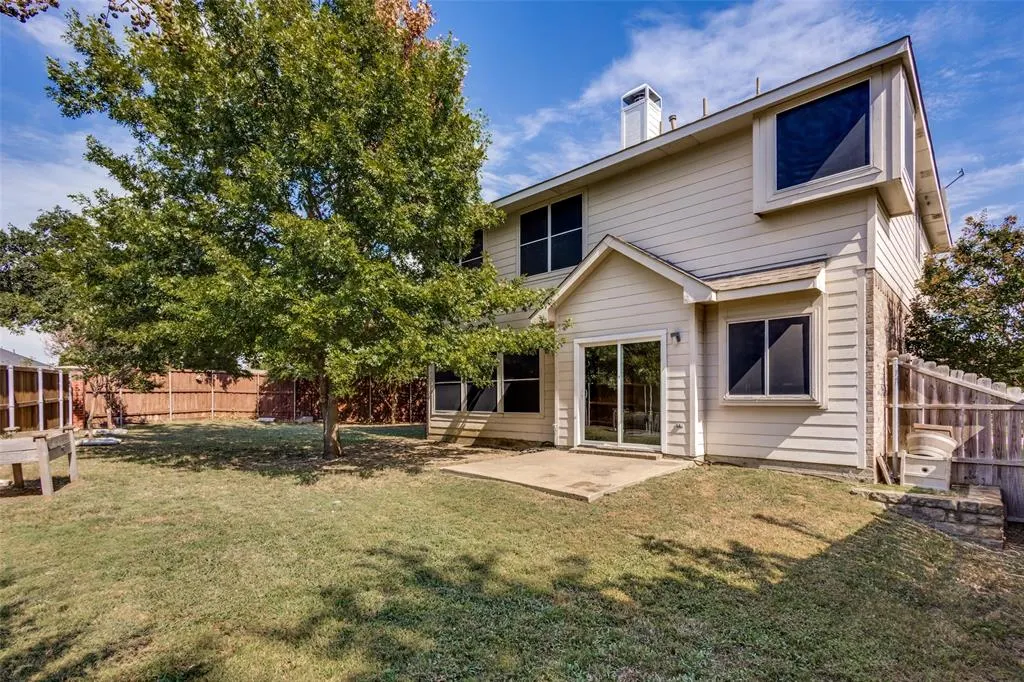 2221 Lilac Circle