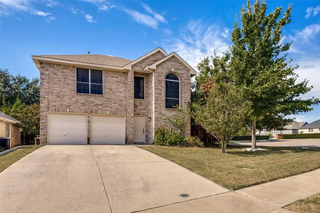 2221 Lilac Circle