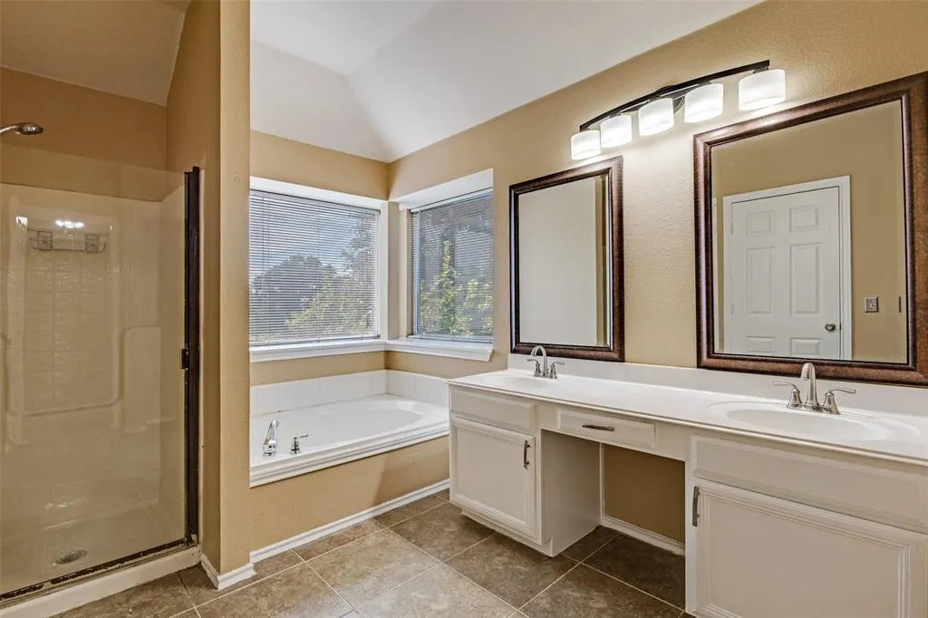 2221 Lilac Circle