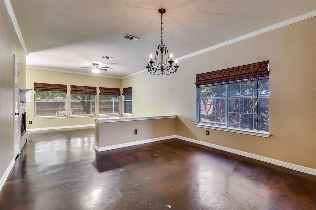 2221 Lilac Circle