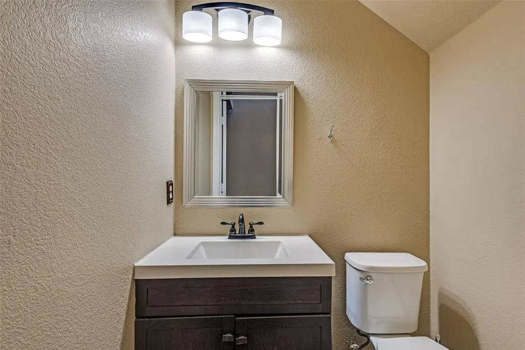 2221 Lilac Circle