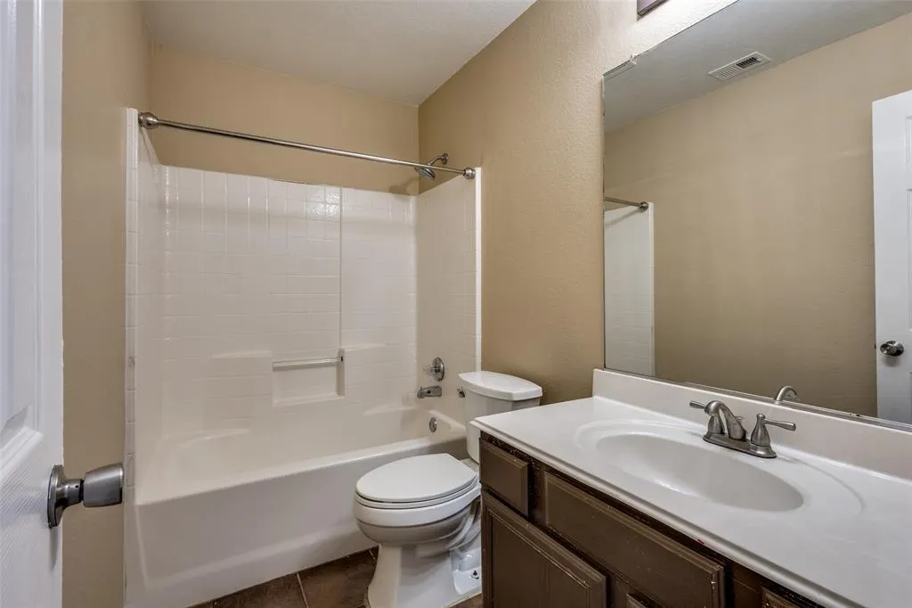 2221 Lilac Circle