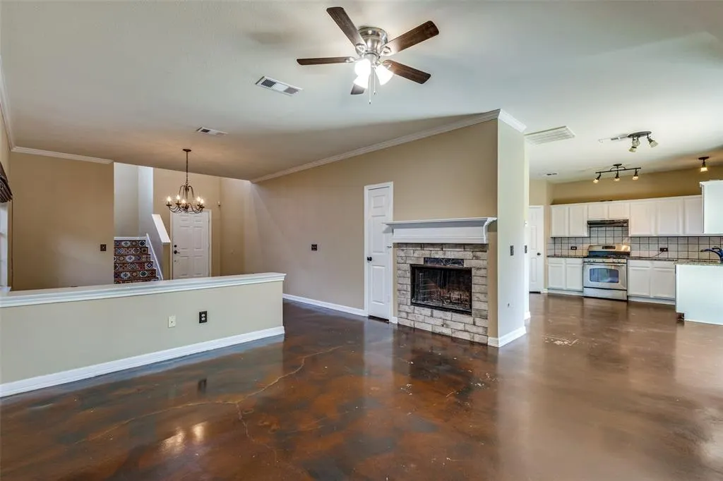 2221 Lilac Circle
