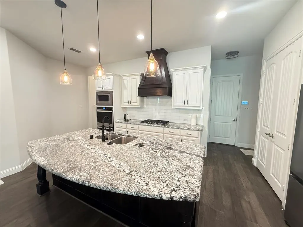 2113 Caroline Street